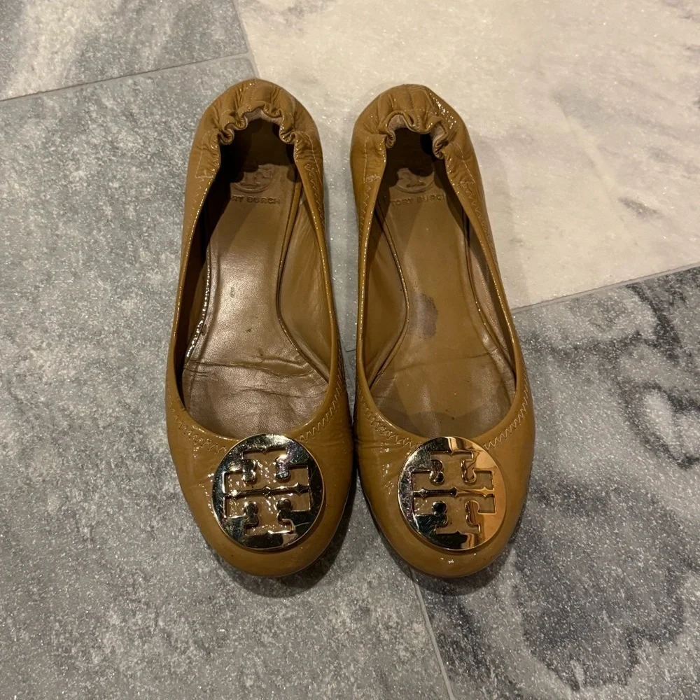 Tory Burch Reva Ballet Flats Brown Patent Gold T Logo Hardware size 9.5
